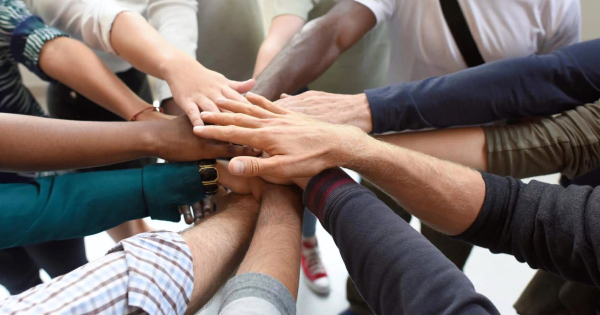 Engajamento de trabalhadores cresce no Brasil, aponta estudo