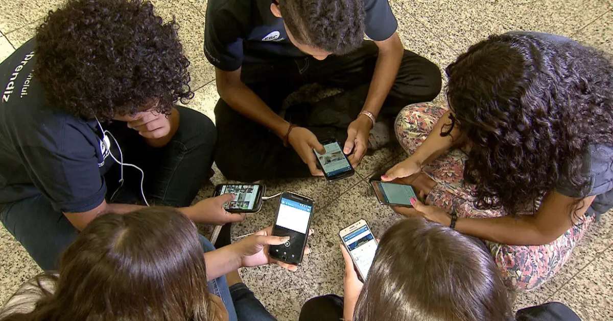 Adolescentes não têm apoio para lidar com redes sociais, diz pesquisa