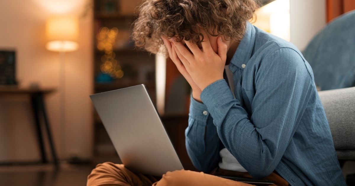 Impulsionados por redes sociais, problemas de saúde mental afetam 70% dos jovens