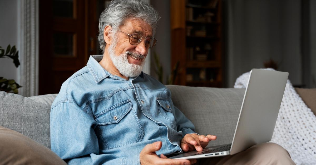 Quase 70% dos idosos têm acesso à internet; uso quadruplicou em 8 anos