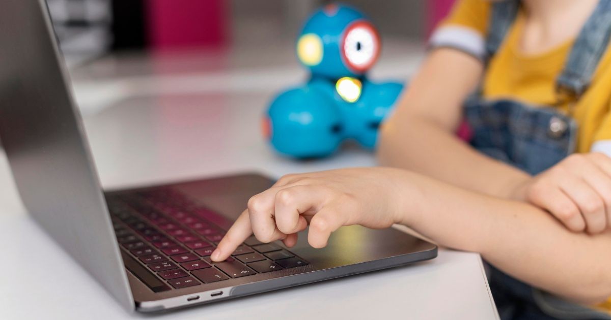 Estudo aponta queda no desempenho escolar com o uso de IA nas tarefas