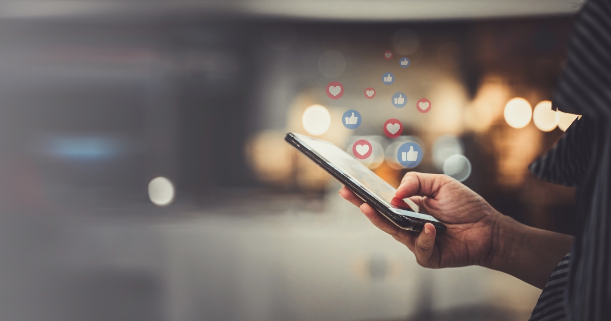 youtube-facebook-restringir-uso-de-ia-entenda