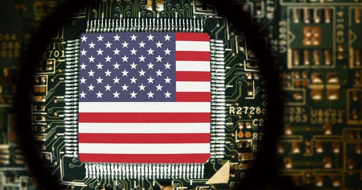 Governo dos EUA anuncia tarifa de 100% sobre importação de chips