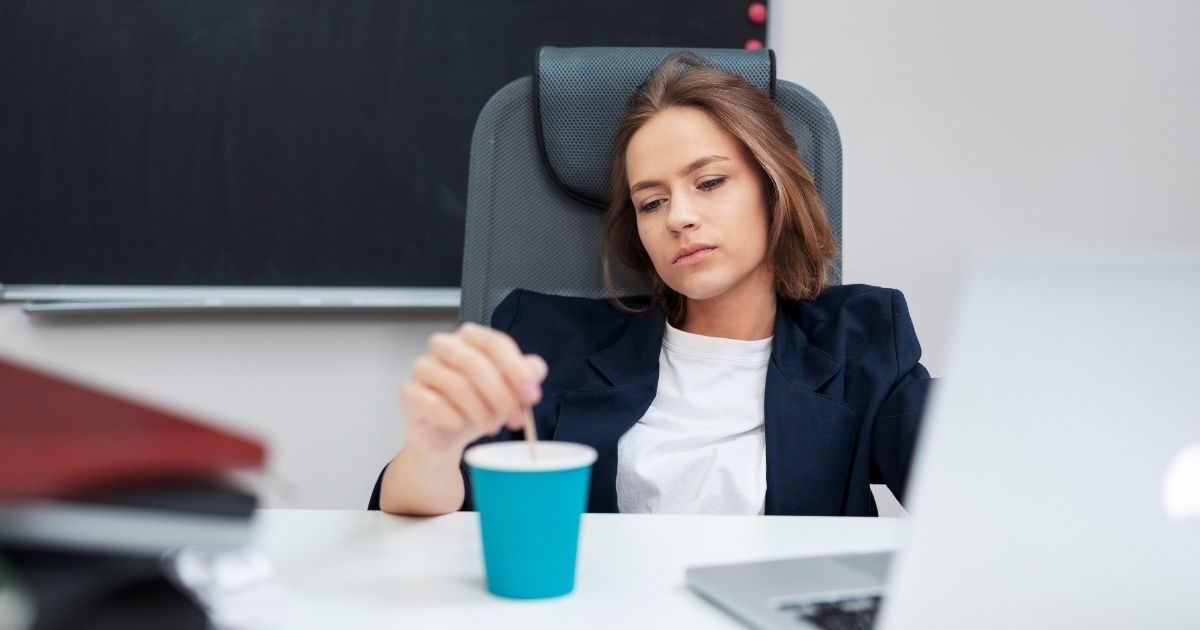 Arrogância? Falta de saudação no trabalho tem explicações diversas