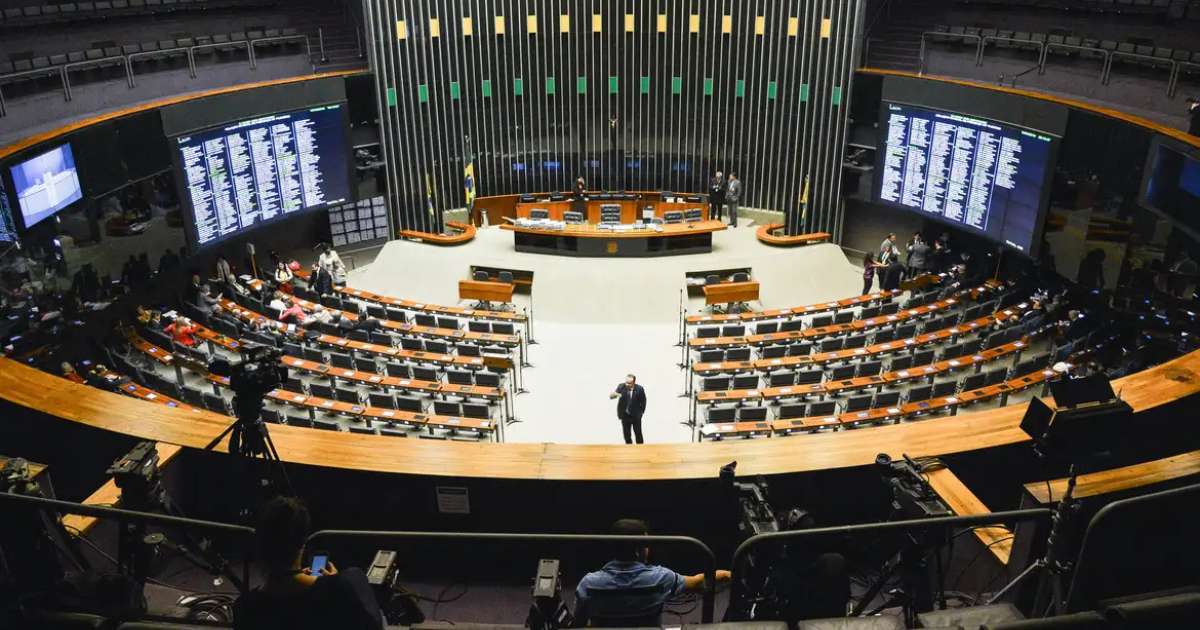 Projeto que isenta IR até R$ 5 mil tem urgência aprovada na Câmara
