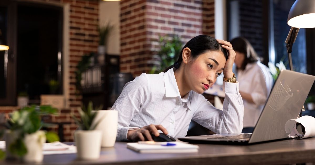 Para trabalhadores, IA aumentou demanda e contribui para esgotamento