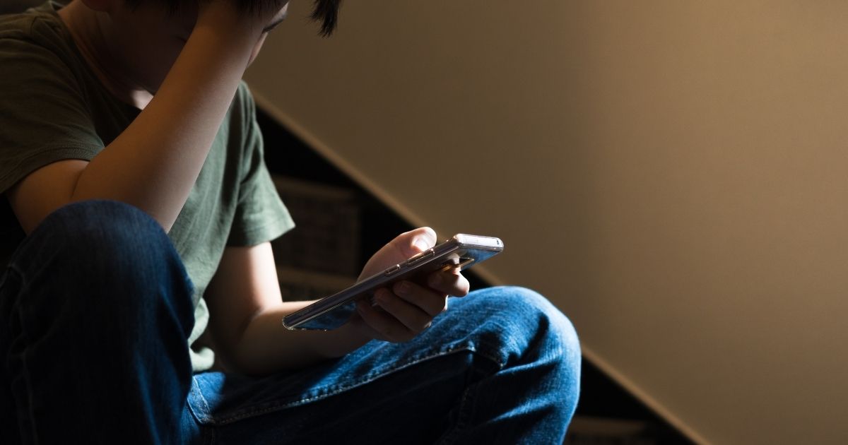 Onda de processos mira papel de IAs em casos de suicídios de jovens