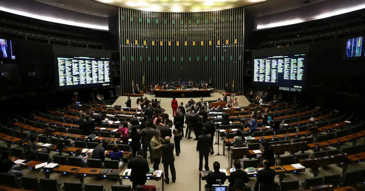 Fim da escala 6x1 terá transição para micro e pequenas empresas, diz ministro