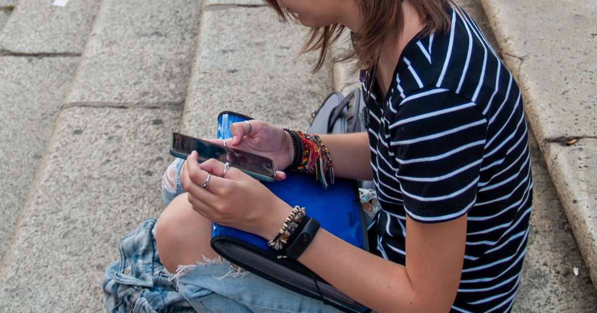 Austrália manda redes sociais excluírem perfis de menores de 16 anos: entenda nova lei