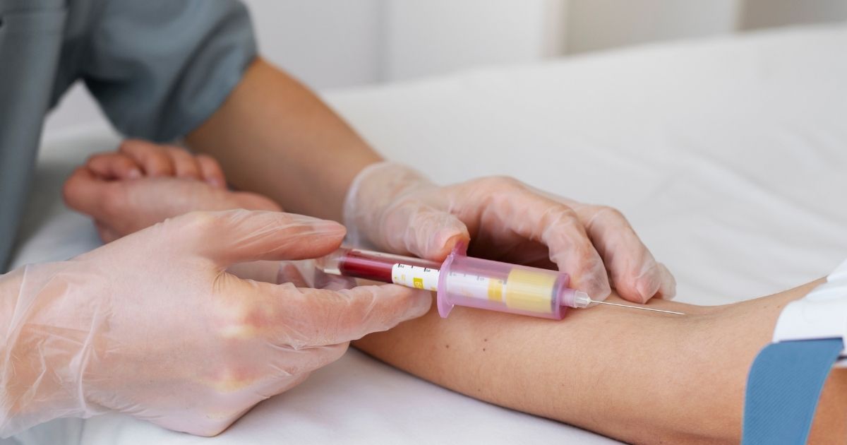 Homem tem remissão do HIV seis anos após transplante de células-tronco