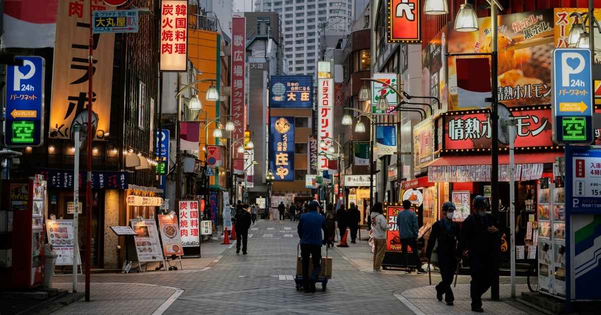 Japão investe em robôs e IA em cenário preocupante de casos de demência