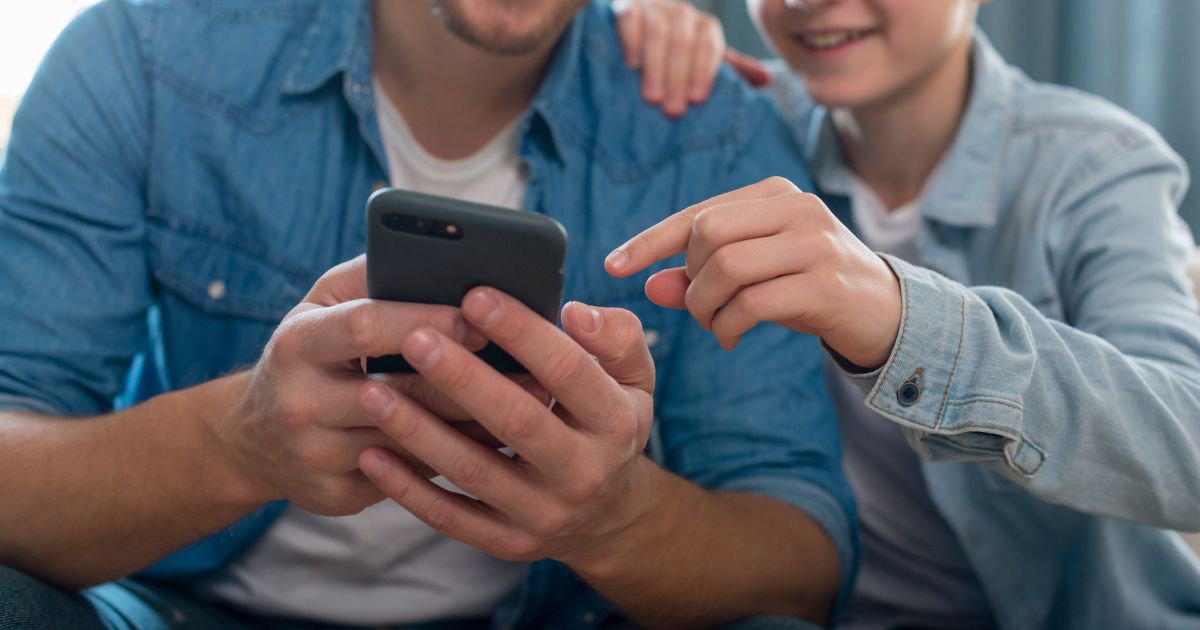 Menores de 16 anos terão que vincular redes sociais às contas dos responsáveis