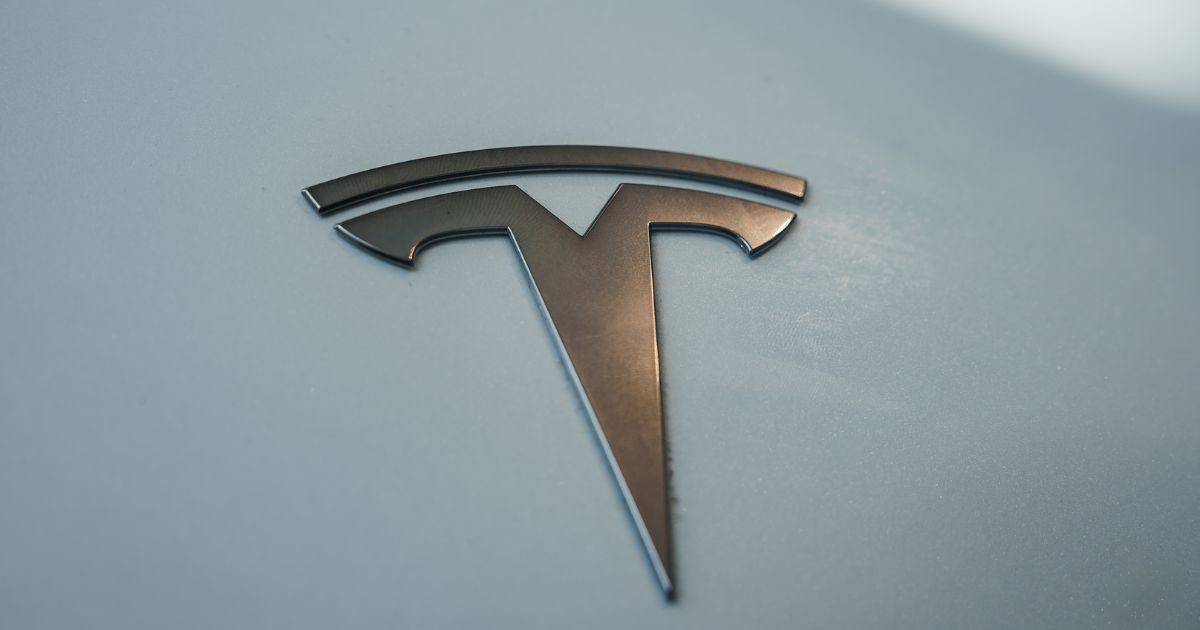 Vendas da Tesla na Califórnia podem ser suspensas por marketing enganoso