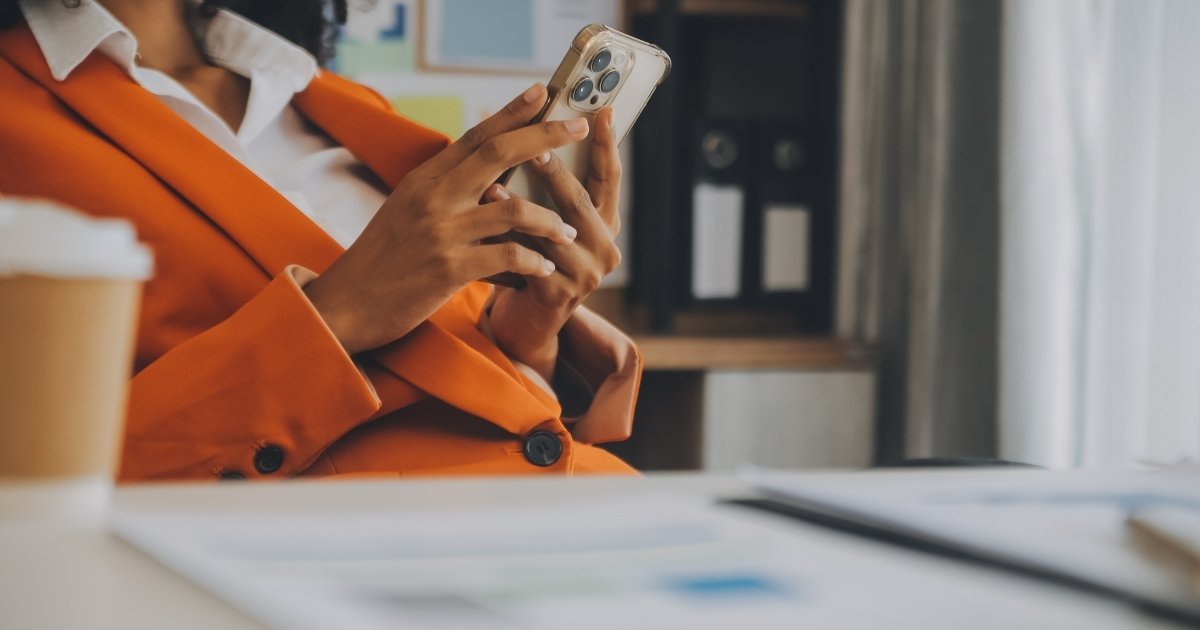 empresas-monitoram-comportamento-online-funcionarios