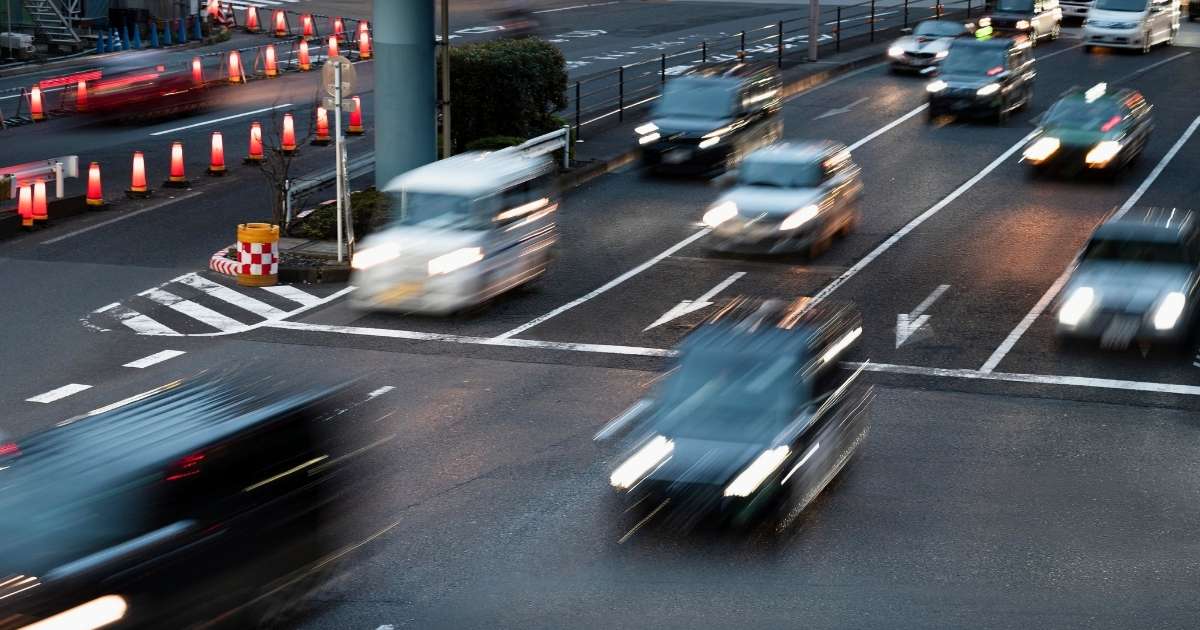 Câmeras com IA detectam uso de celular e falta de cinto em tempo real