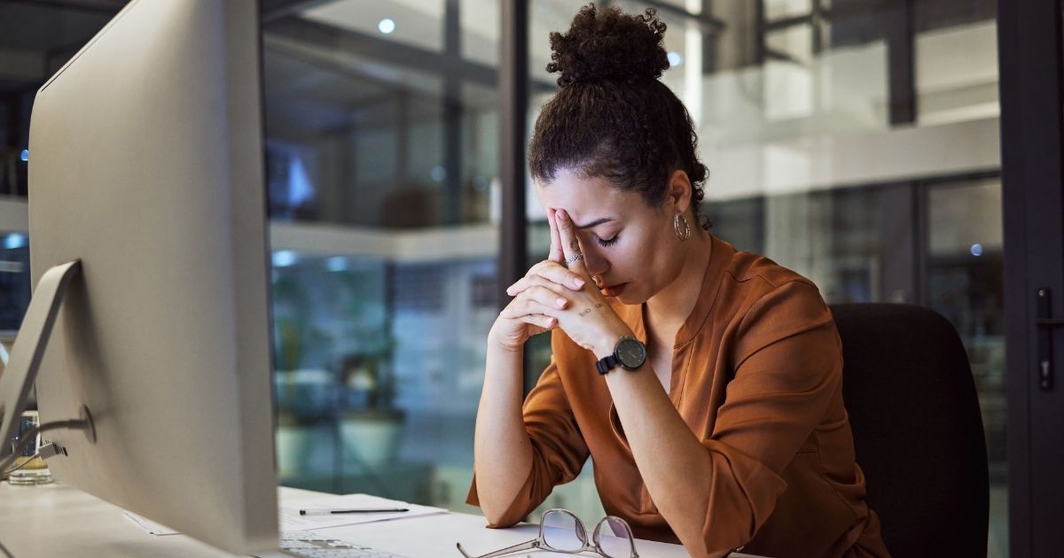 Pesquisa mostra avanço do desgaste emocional e vínculo pouco saudável dos brasileiros com o trabalho