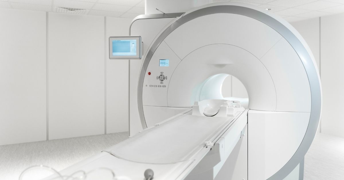 Hospital de Curitiba incorpora IA em exames cardíacos com equipamentos inéditos na América Latina