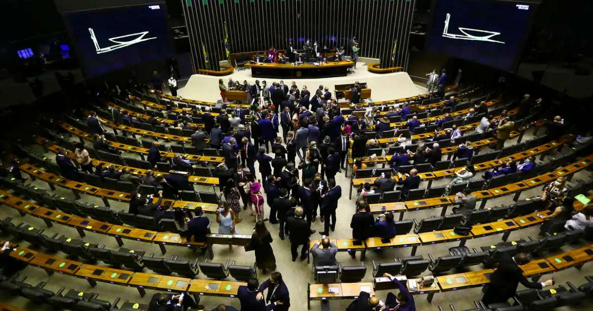 Projeto que isenta imposto para notebooks trazidos do exterior avança na Câmara