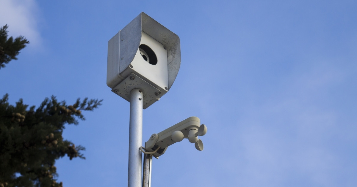 totens-com-ia-botao-emergencia-operar-barra