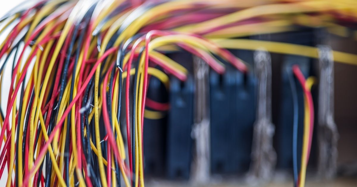 Anatel apreende R$ 7,7 mi em cabos ilegais no Paraná