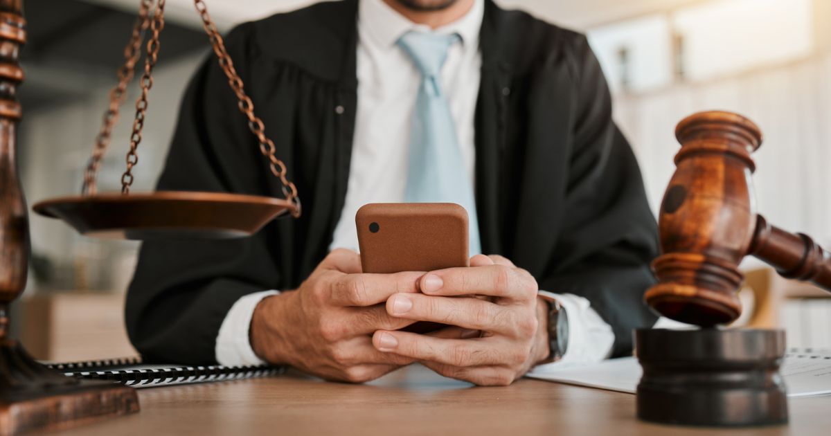 Justiça dos EUA condena Meta e Google por vício de adolescentes em redes sociais