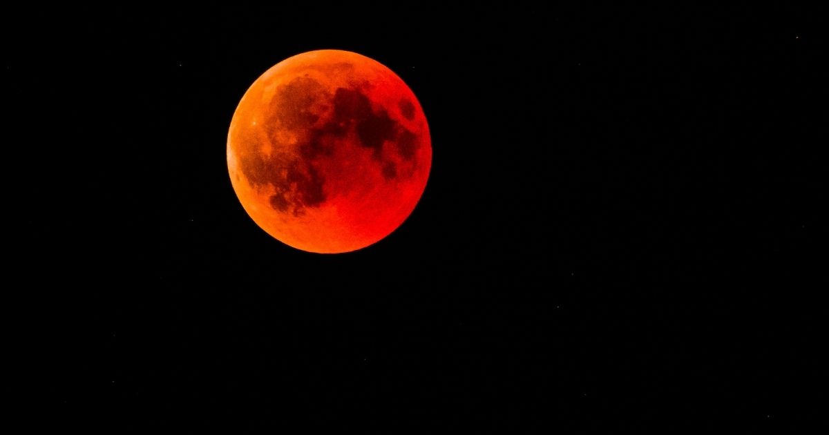Eclipse nesta terça terá ‘Lua de Sangue’; entenda o fenômeno