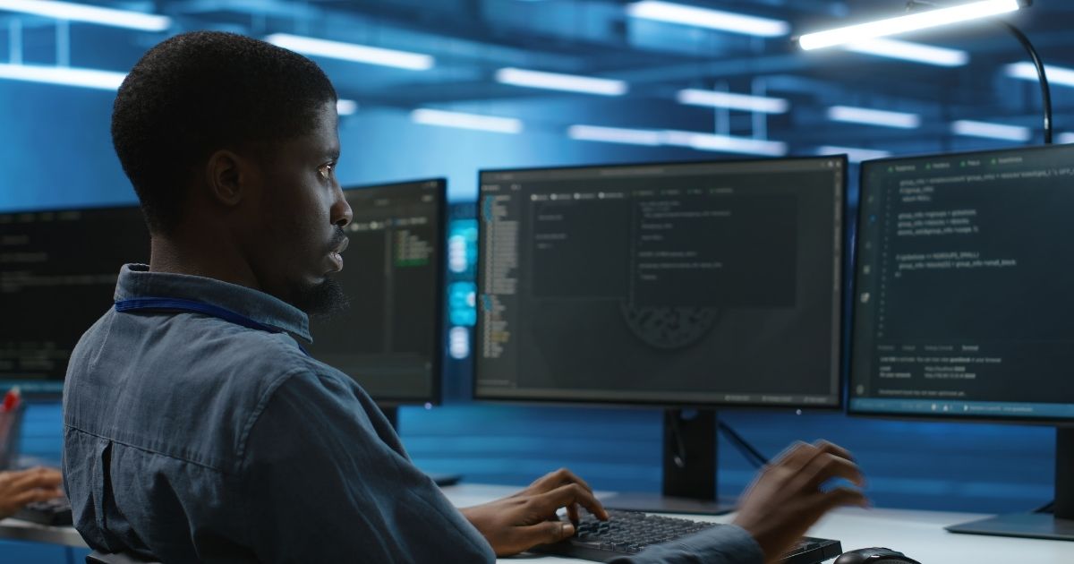 Setor de serviços tem crescimento recorde impulsionado pela TI