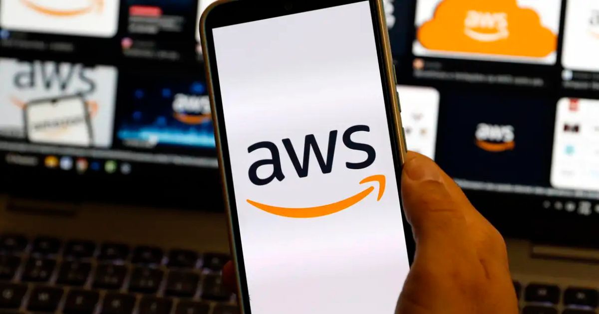 Ataque a data center nos Emirados Árabes causa interrupção de serviços da AWS