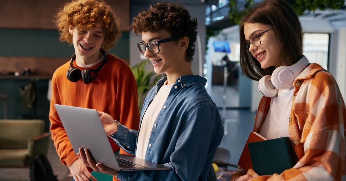 openai-lanca-guias-para-uso-seguro-de-ia-por-jovens