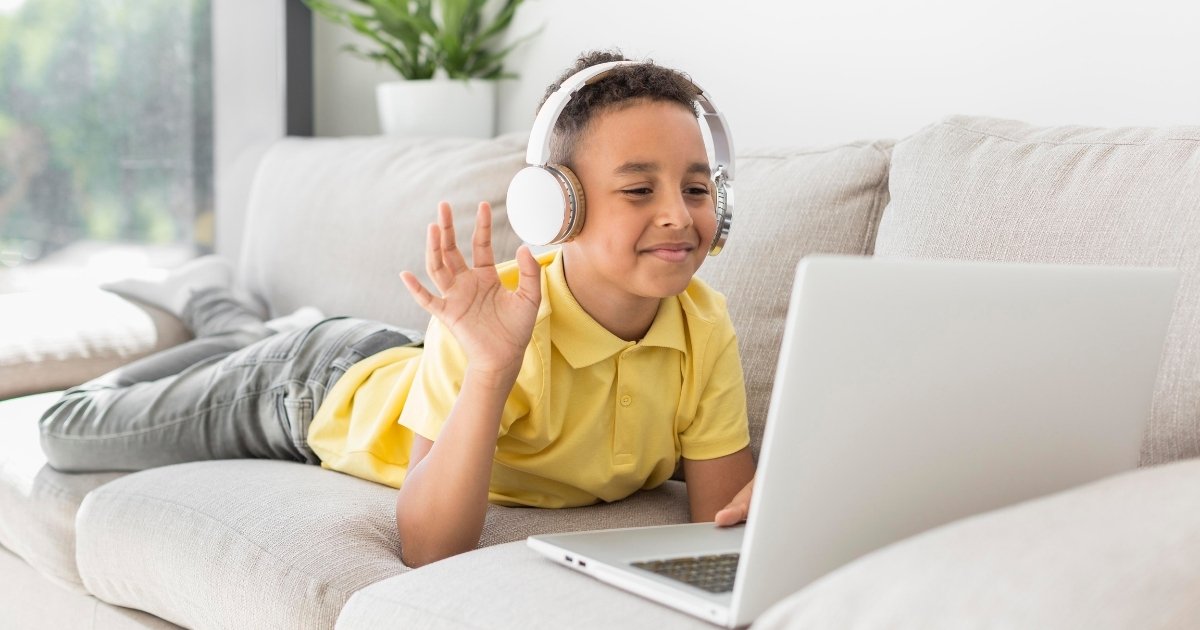 Vídeos infantis feitos por IA se espalham no YouTube