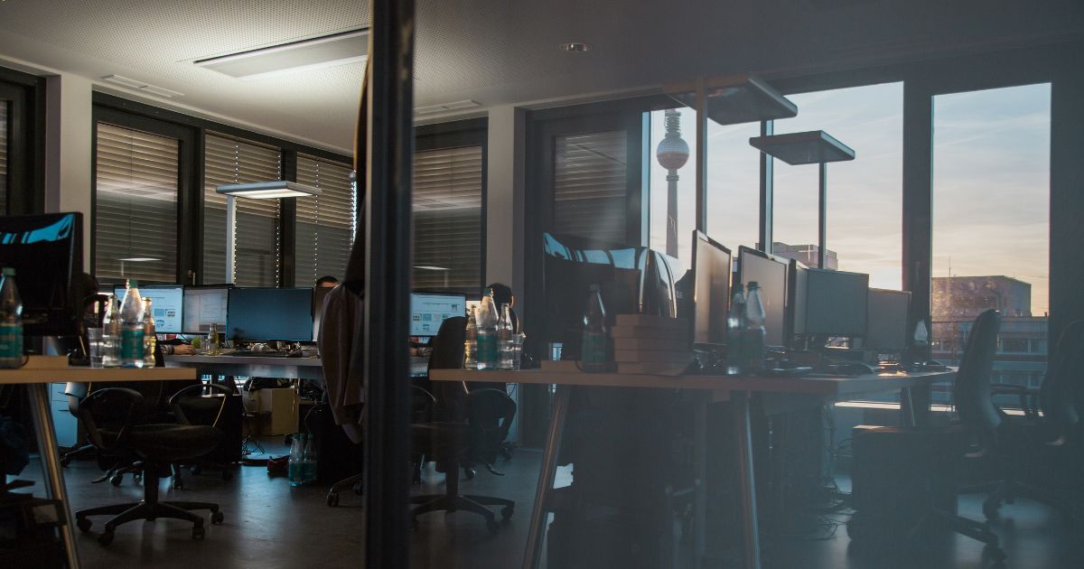 Quase 100% das empresas de TI no Brasil relatam dificuldade em contratar