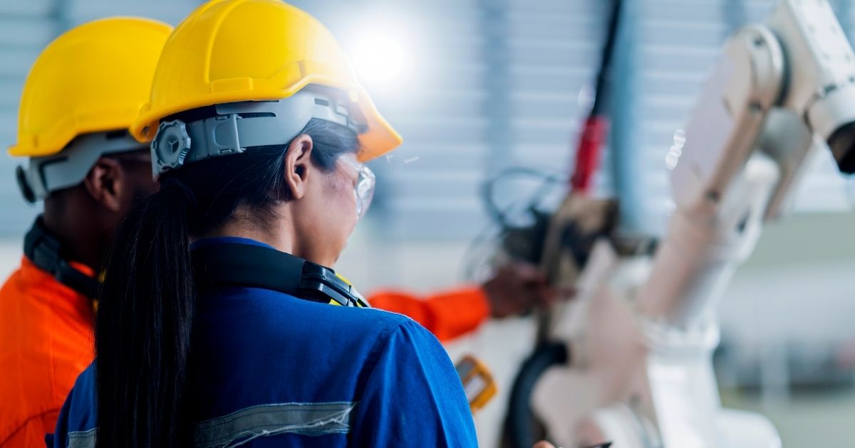 Uso de IA na indústria cresce, mas ainda enfrenta limitações