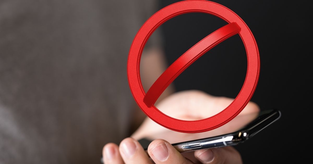 Apps que “desnudam” pessoas seguem ativos em plataformas da Apple e Google