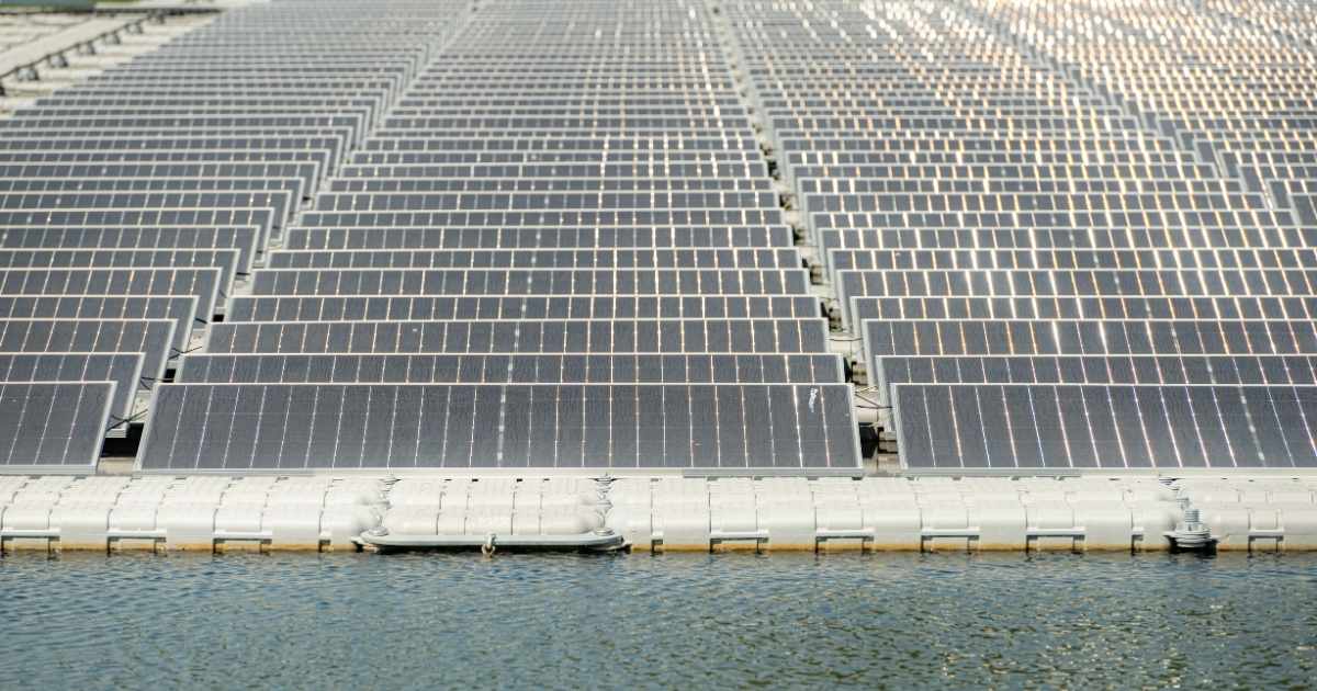 Itaipu aposta em placas solares sobre a água para ampliar geração