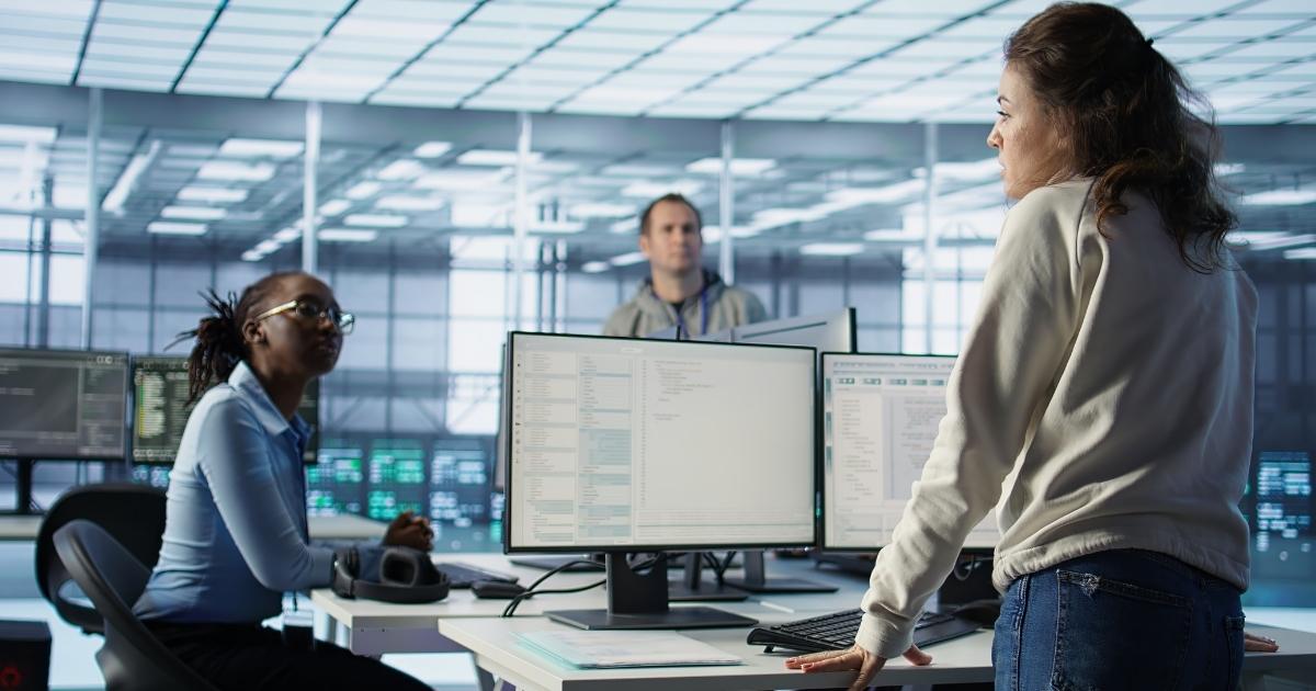 seguranca-digital-empresas-tarefa-vai-equipe-de-ti