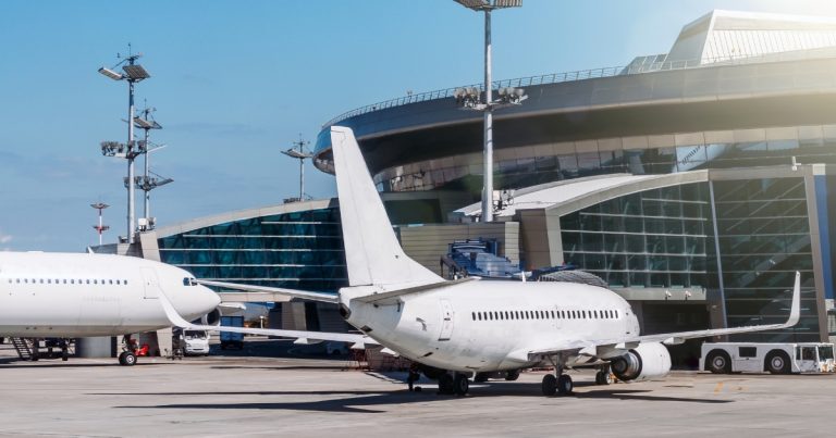 american-airlines-decolagens-interrompidas-falha-ti