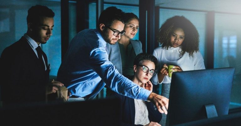 Empresas aceleram aposta em IA
