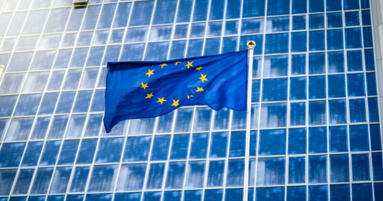 Meta pode ser multada após UE apontar design viciante em redes sociais