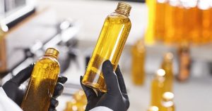 Alunas do Paraná transformam óleo de cozinha usado em biodiesel para ônibus escolar