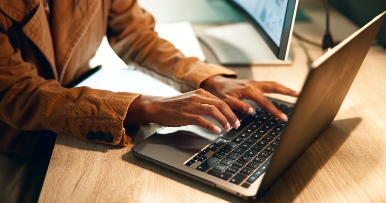 Atualização corrige falha no Claude Desktop que permitia execução automática de comandos
