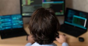 Inteligência artificial acelera expansão da indústria do cibercrime