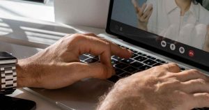 IA encontra falha no Zoom que permitia ataques durante videochamadas