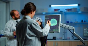 Médicos usam IA durante cirurgia para auxiliar na retirada de tumor cerebral