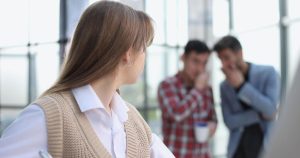 Bullying no trabalho: saiba direitos, sinais de alerta e canais de denúncia