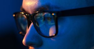 Nova patente da Meta inclui reconhecimento facial em óculos inteligentes