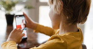 Projeto que proíbe redes sociais para adolescentes avança na Nova Zelândia