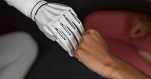 Robô chinês aposta em inteligência artificial para oferecer companhia