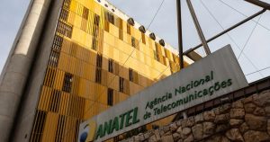 Anatel aleta sobre risco de colapso das redes móveis com internet grátis nas eleições