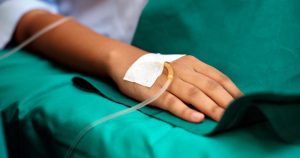 Tecnologia que reduz queda de cabelo na quimioterapia chega ao SUS em cidade no Paraná
