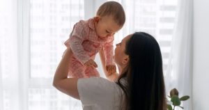 Licenças para mães biológicas e adotantes são igualadas pelo STF
